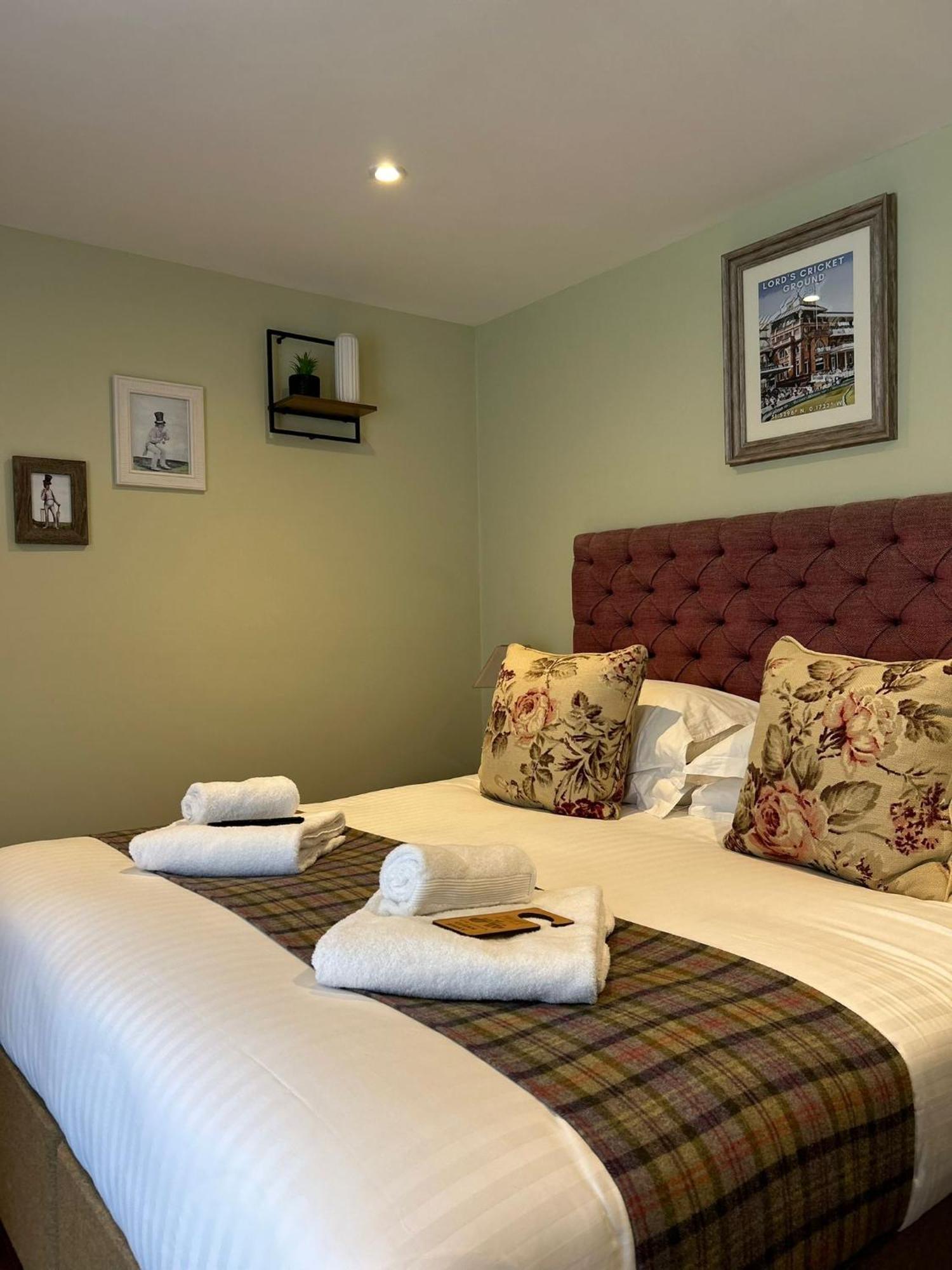 Hotel The Thomas Lord West Meon Esterno foto