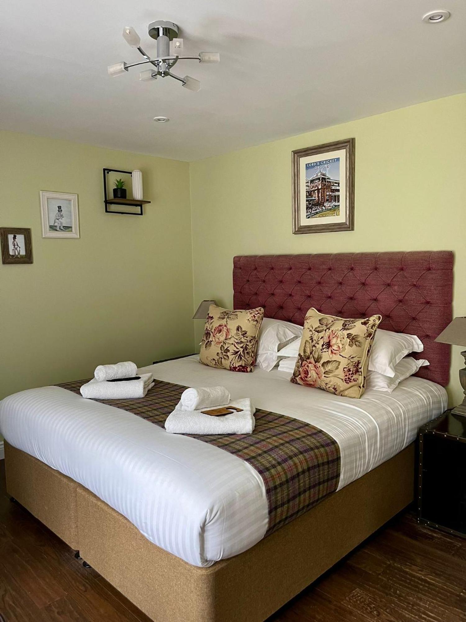 Hotel The Thomas Lord West Meon Esterno foto